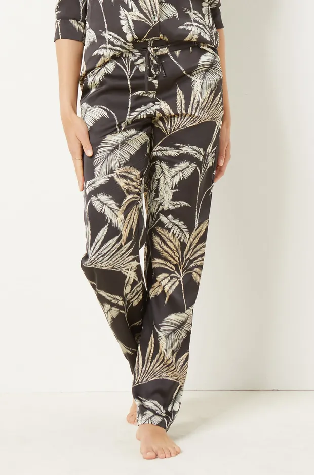 NURI Straight Fit Printed Pants